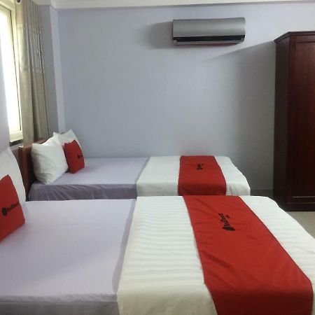 Reddoorz Near Hoa Lu Stadium Ho Chi Minh-staden Exteriör bild