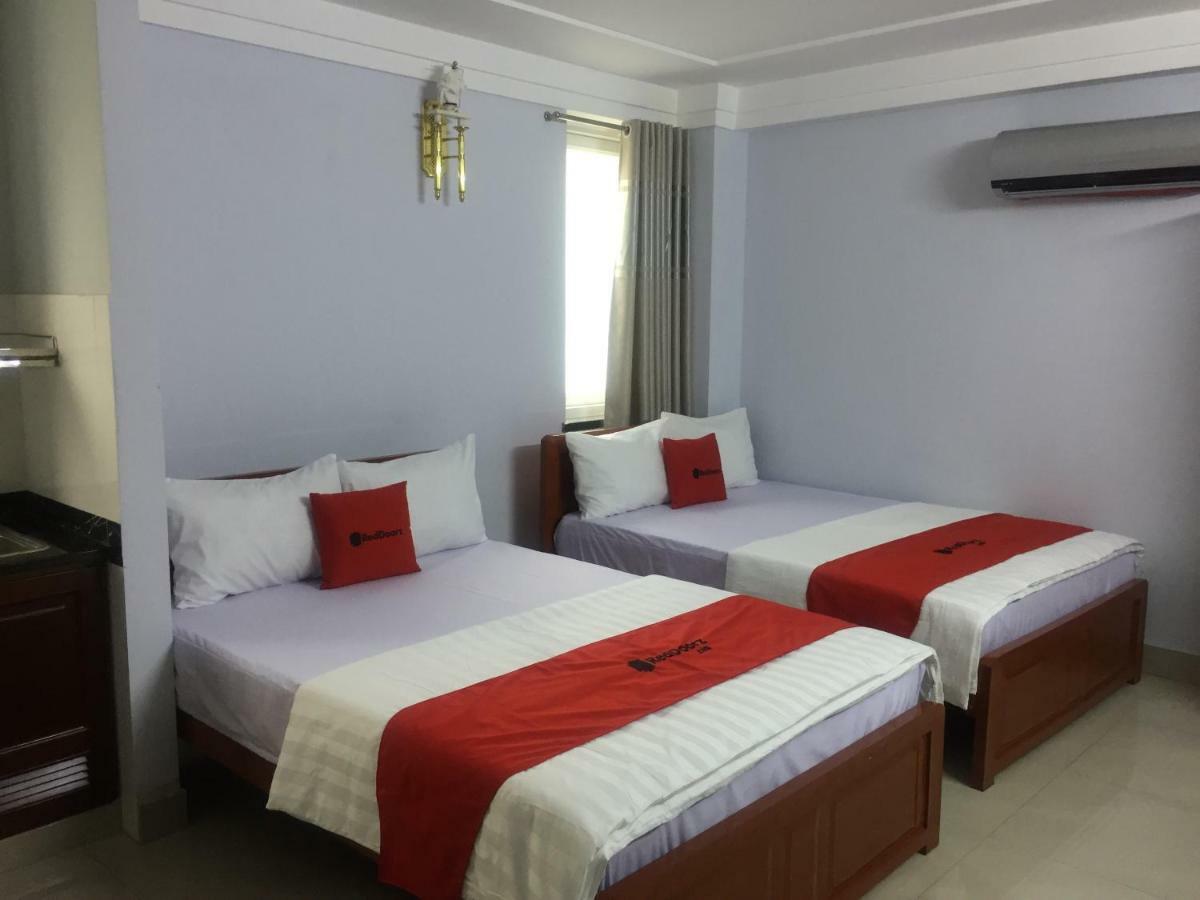 Reddoorz Near Hoa Lu Stadium Ho Chi Minh-staden Exteriör bild