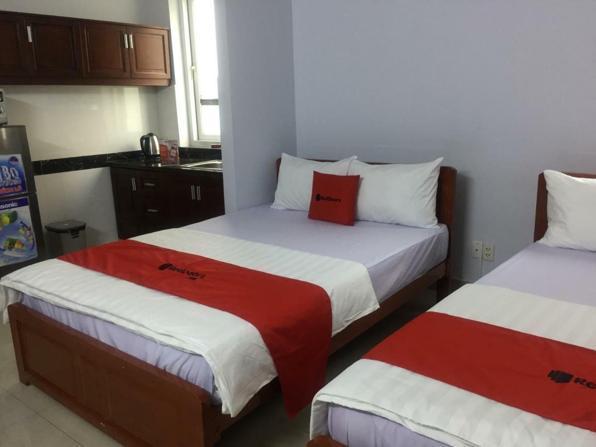 Reddoorz Near Hoa Lu Stadium Ho Chi Minh-staden Exteriör bild
